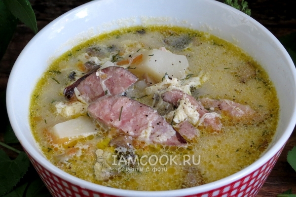 Суп с колбасой и яйцом