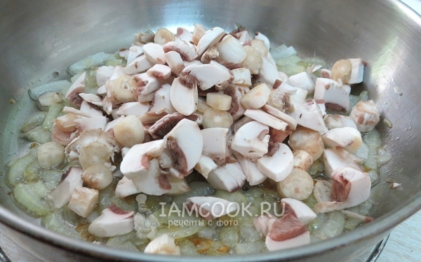 Положить грибы