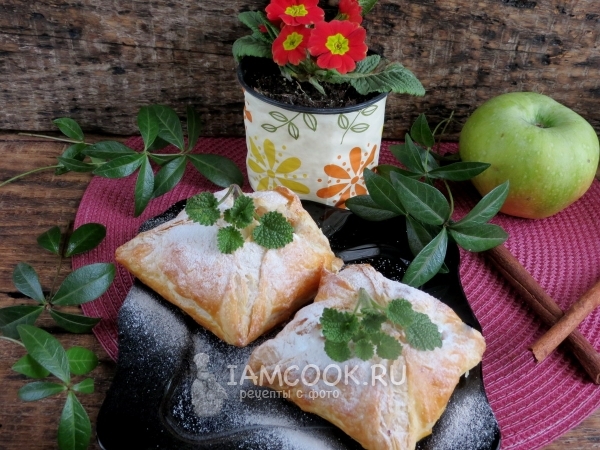 Яблоки в платочках из слоёного теста