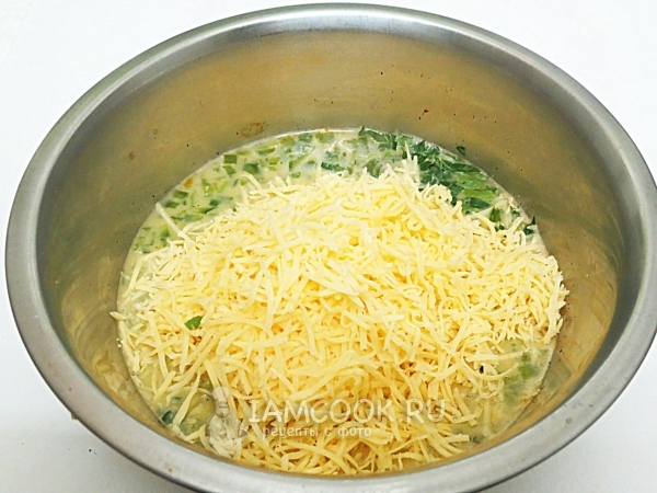 Добавить тертый сыр