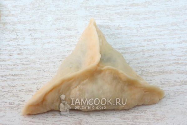 Защипить края теста