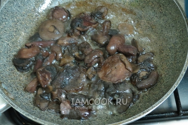 Обжарить грибы