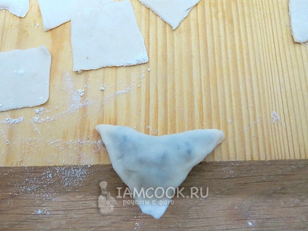 Слепить пирожок