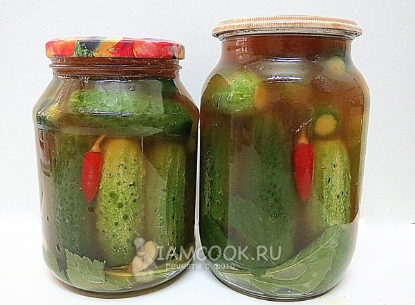 Залить огурцы маринадом