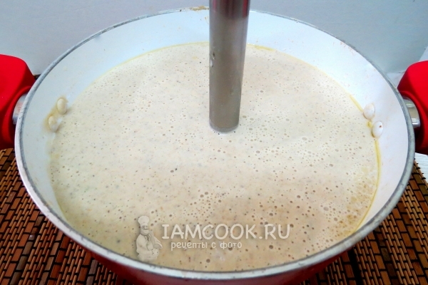 Готовый суп-пюре из шампиньонов с плавленным сыром