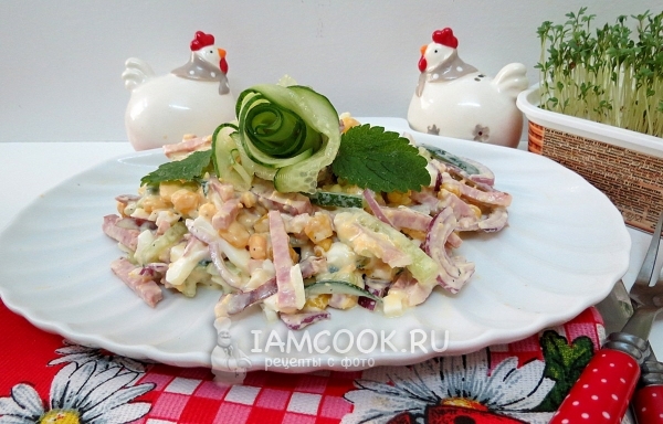 Фото салата «Соломка» с копченой колбасой