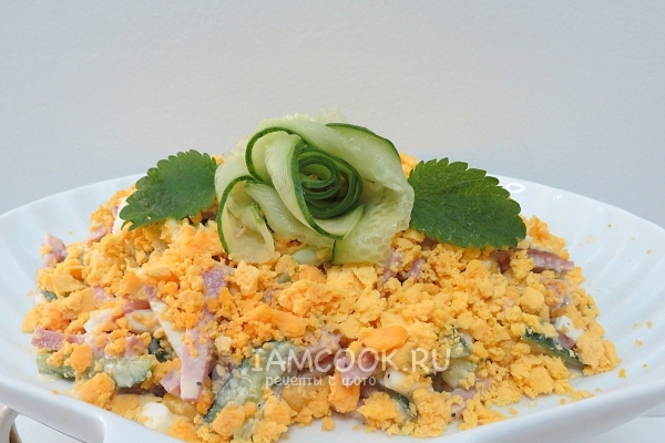 Готовый салат «Соломка» с копченой колбасой