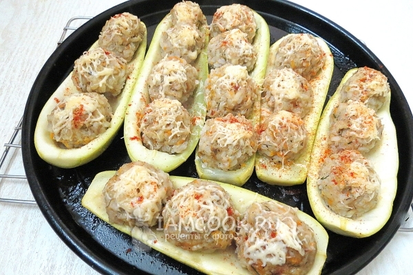 Кабачки с фаршем и рисом