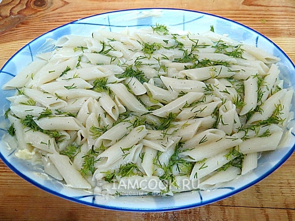 Полить макароны молочно-яичной смесью