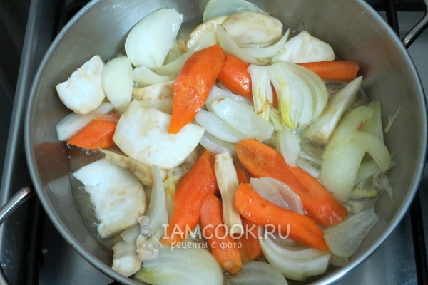 Обжарить овощи