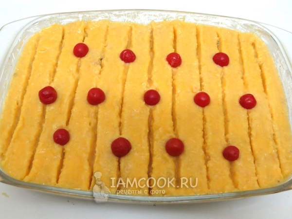 Положить помидорки черри