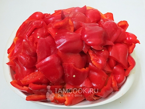 Перец почистить и порезать