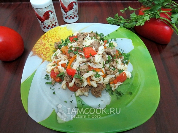 Фото макарон с фаршем и помидорами