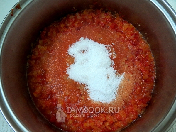 Добавить соль, сахар и уксус