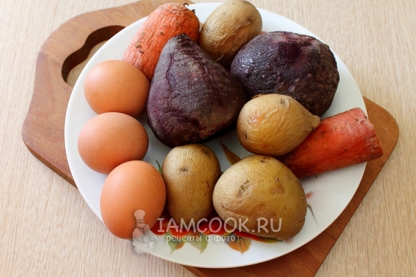 Отварить овощи и яйца