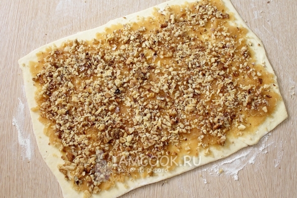 Посыпать орехами