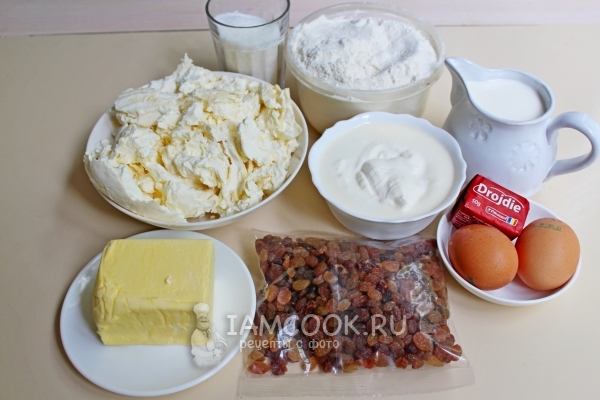 Ингредиенты для булочек с творогом в сметанной заливке