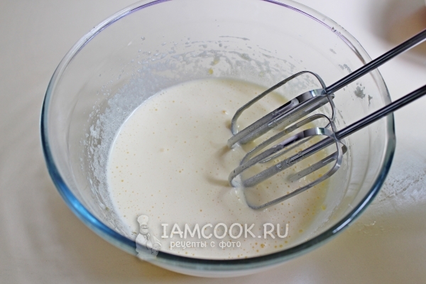 Взбить яйца с сахаром