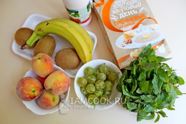 Ингредиенты для фруктового смузи с гречневыми хлопьями