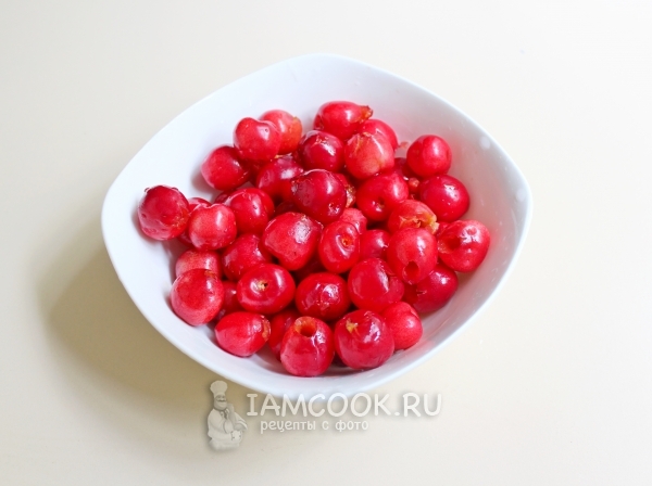 Удалить из черешни косточки