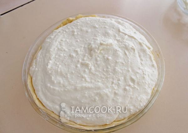 Выложить творожную массу