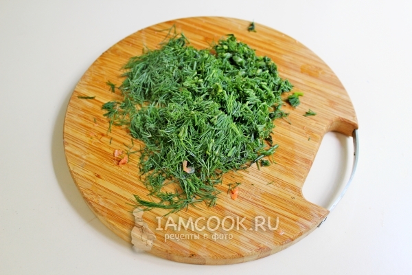 Измельчаем укроп