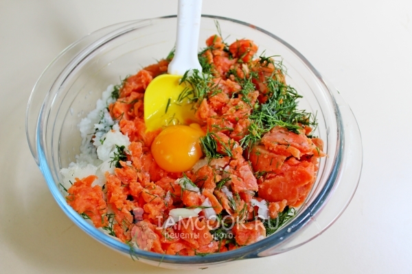 Смешиваем компоненты и приправляем