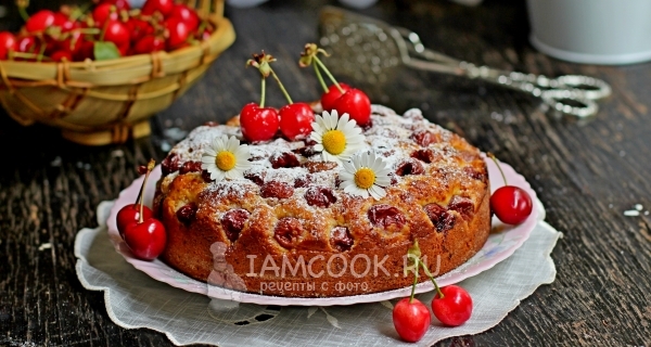 Фото пирога со свежей черешней в духовке