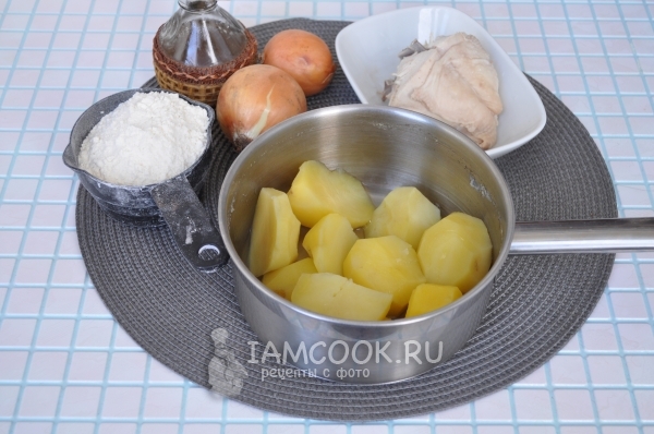 Ингредиенты для вареников с куриной грудкой и картофелем