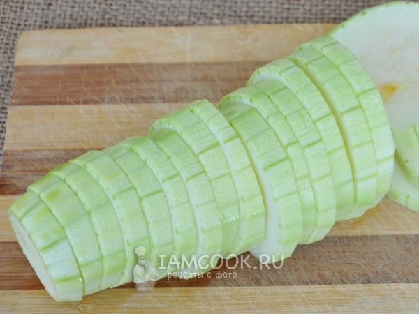 Порезать кабачок