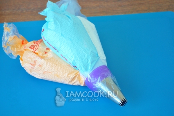 Наполнить кремом кондитерский мешок