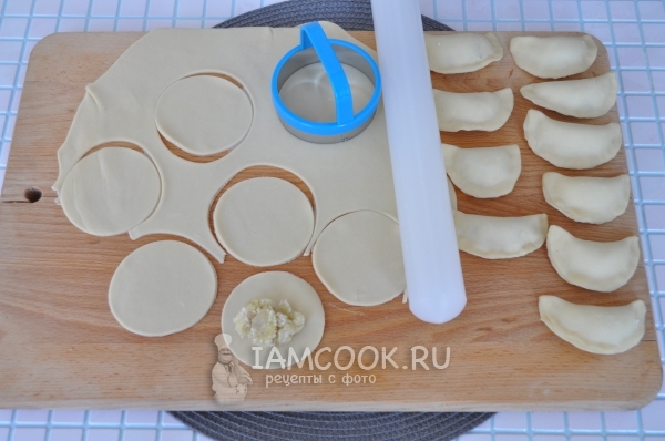 Слепить вареники