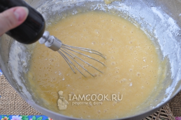 Добавить взбитые яйца