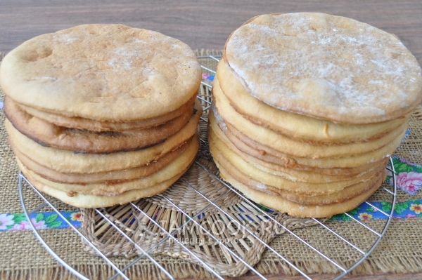 Испечь коржи