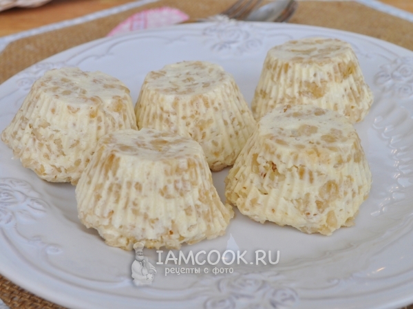 Готовые сырники на пару в мультиварке