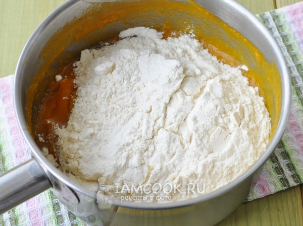 Всыпать муку