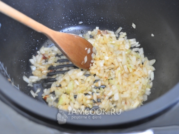 Обжарить лук