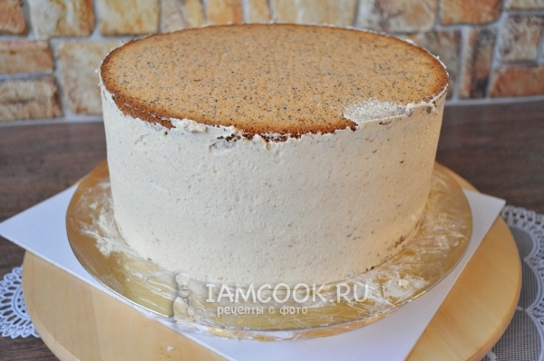 Выровнять боковую поверхность торта