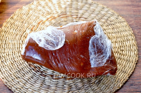 Положить тесто в пакет