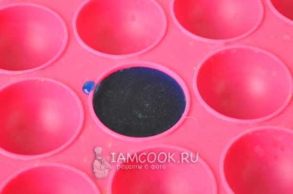 Залить массу в формочку