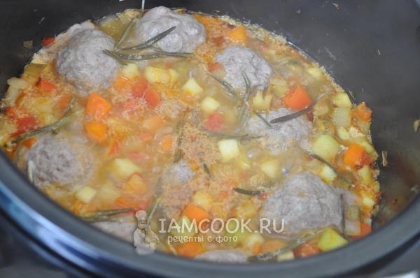 Потушить овощи с фрикадельками
