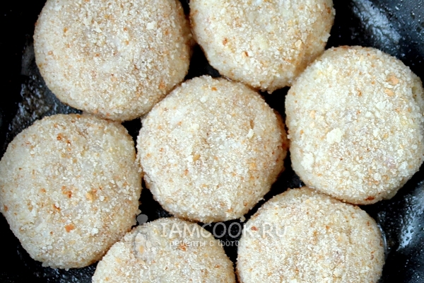 Пожарить котлеты