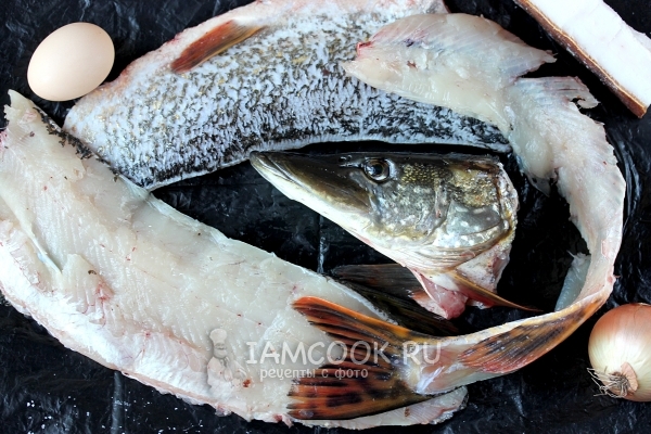 Отделить филе рыбы от костей