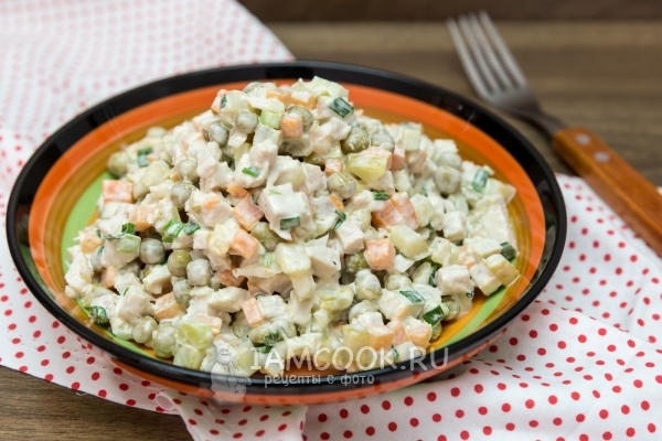 Рецепт салата из индейки с солеными огурцами и овощами