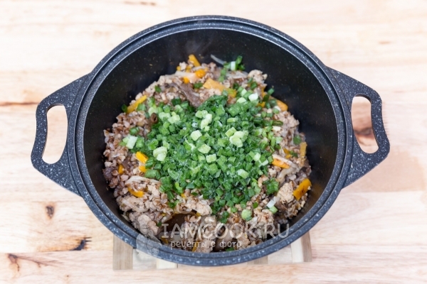 Положить зелень