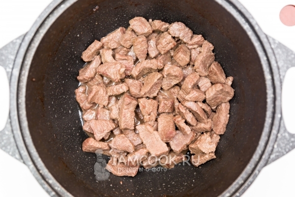 Обжарить мясо