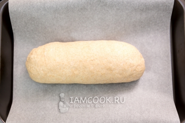 Выложить тесто на противень