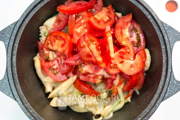 Насыпали помидоры