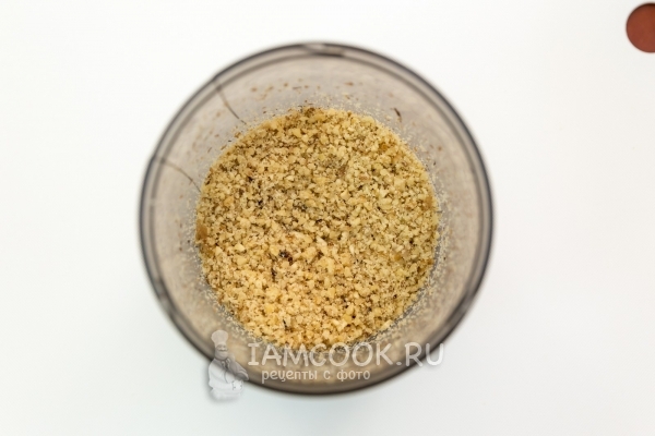 Измельчить орехи