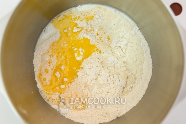 Смешать ингредиенты для теста